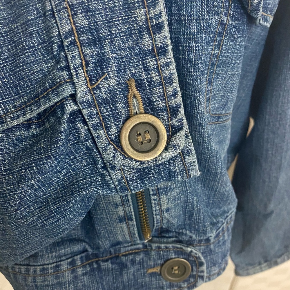Miss Lili Cropped Denim Jacket with Button Detail - Picture 5 of 11